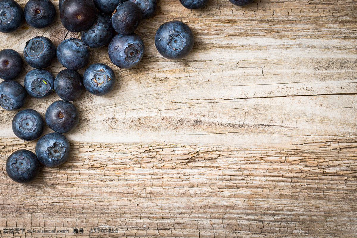 木板 背景 新鲜 蓝莓 木板背景 新鲜蓝莓 新鲜水果 水果摄影 果实 浆果 水果蔬菜 餐饮美食 白色