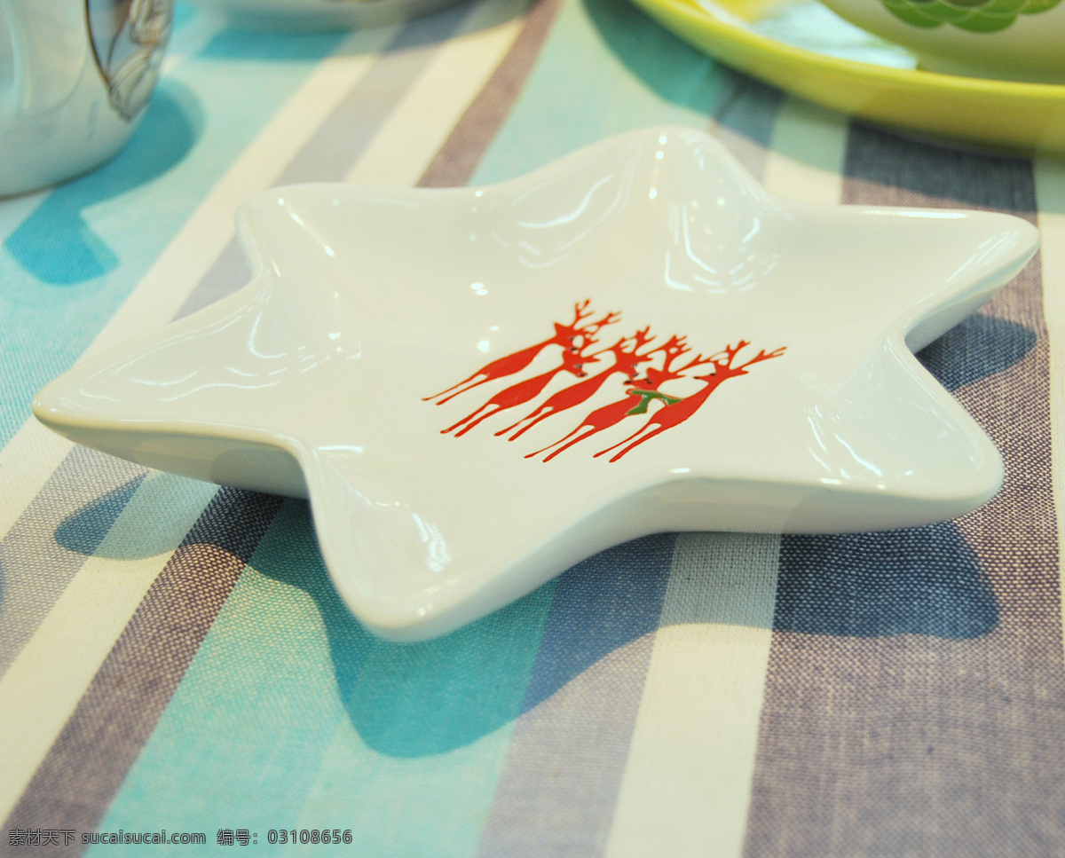 餐具 餐具厨具 餐饮美食 星星 小 碟子 星星小碟子 圣诞小碟 餐碟 料碟 糖果碟 家居日用 餐具类 矢量图 其他矢量图