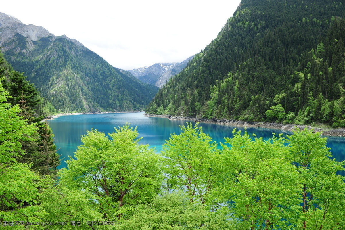 山上 池塘 景观 自然风光 风景 景区 休闲 旅游 自然风景 自然景观 山水风景 风景图片