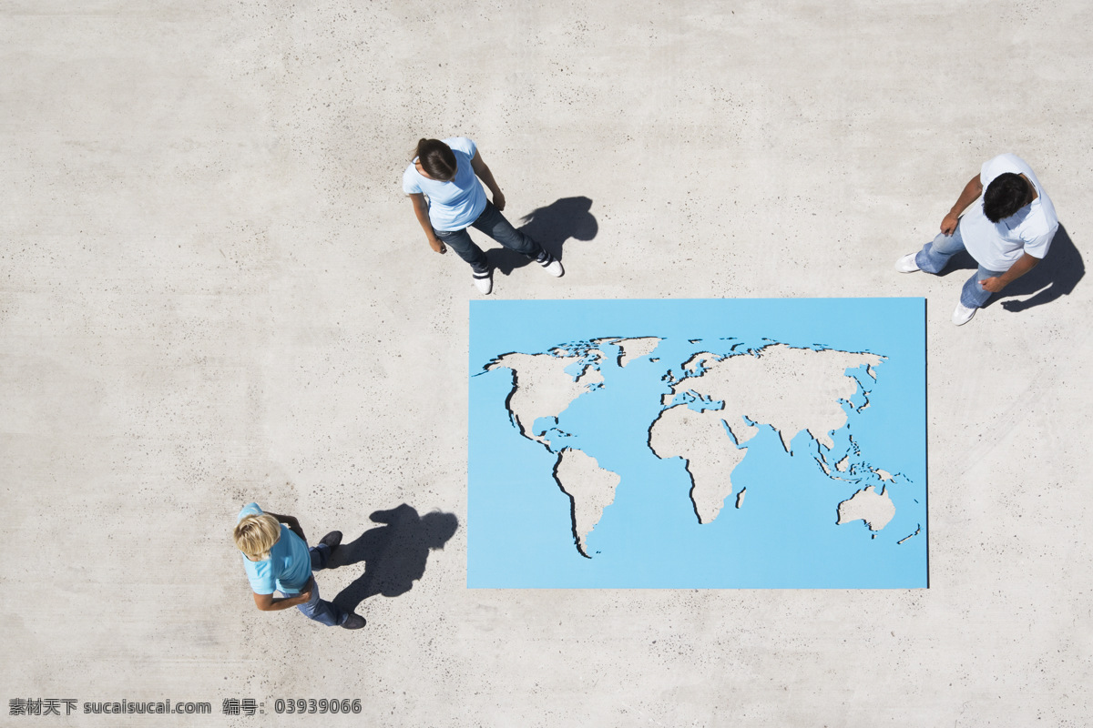 人物 世界 镂空 地图 地球 世界地图 高清图片 创意设计 展开 图 镂空世界地图 创意摄影 广告设计素材 外国男人 人物摄影 镂空地图背景 外国人 人物影子 现代商务 商务金融