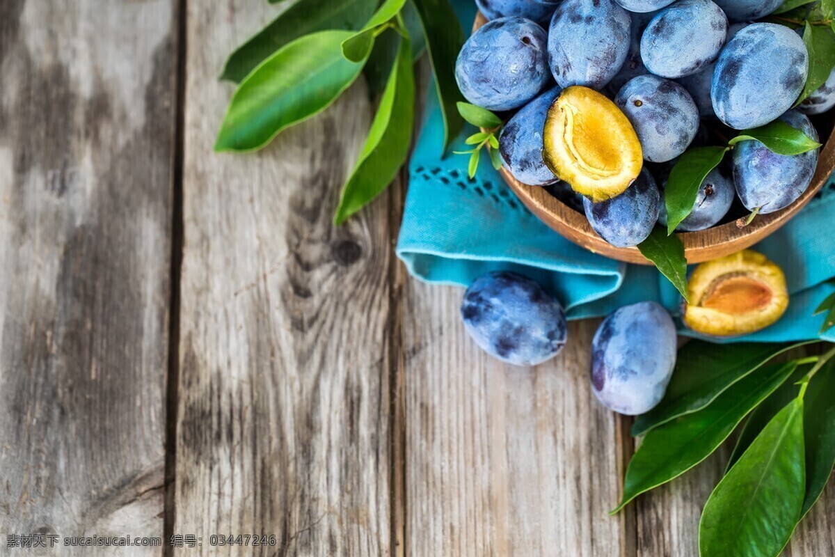 蓝色 水果 树叶 背景 果实 餐饮美食 食物原料