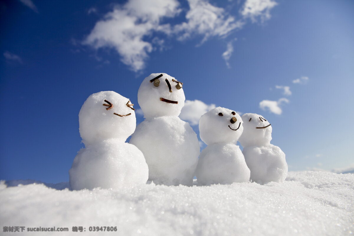 冬天 冬季 雪人 小雪人 堆雪人 雪地 雪景 白雪 积雪 寒冷 蓝天 白云 天空 蓝色天空 冬季风光 冰 自然景观