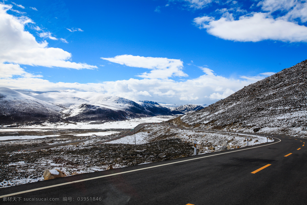 天路 雪山 雪山上的公路 青藏公路 西藏公路 国道 川藏线 稻城亚丁之旅 旅游摄影 国内旅游