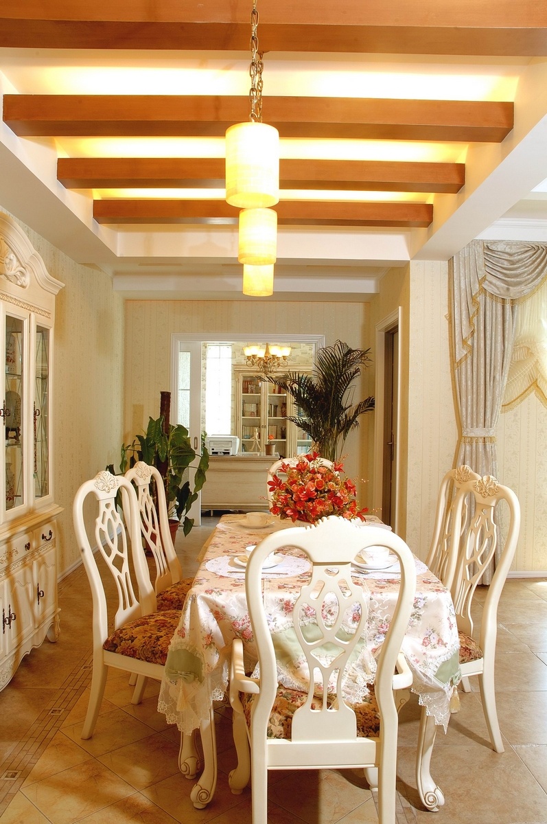 室内 餐厅 吊灯 现代 欧式 装修 效果图 简约 餐桌椅 花纹餐桌布 清新园艺 创意吊顶
