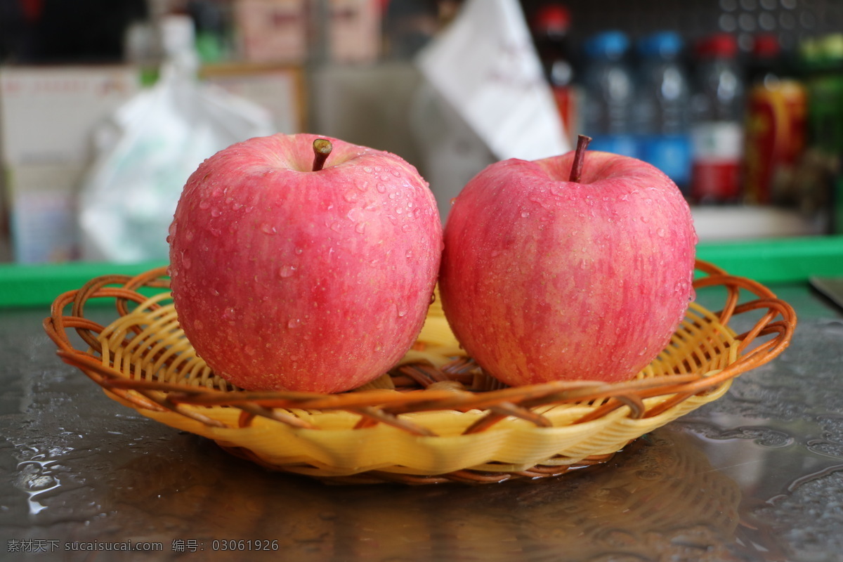 两个红苹果 苹果 两个苹果 一盘苹果 高清苹果 红苹果 陕西苹果 红富士 冰糖心苹果 洛川苹果 水果 水果高清图 生物世界