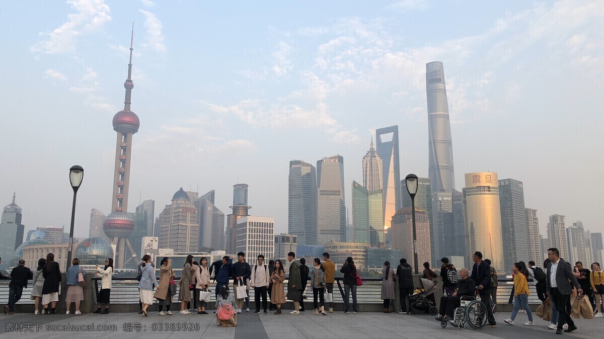 上海 外滩 人 建筑 中国 写实 摄影图 旅游摄影 国内旅游