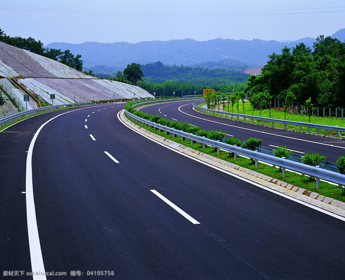 高速公路 道路 路面 山 树 农村 建筑园林 摄影图库