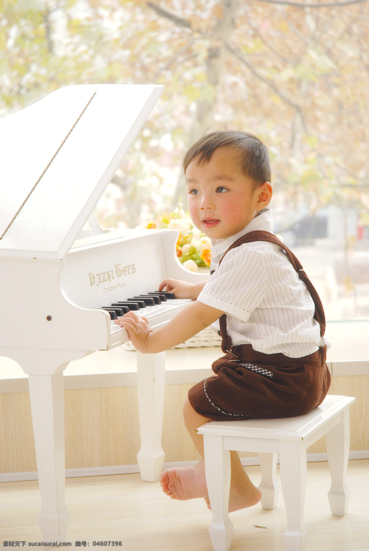 可可 弹钢琴 儿童 儿童摄影 儿童幼儿 钢琴 可爱 人物图库 小王子 小孩 摄影图库 psd源文件