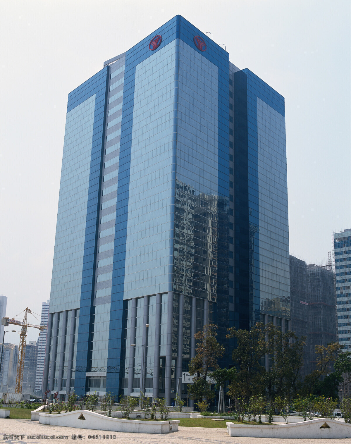 城 高里 高楼大厦 城市风景 大厦 公路 绿化 植物 建筑物 建筑 天空 蓝天 风景摄影 城市摄像 城市风光 环境家居 白色