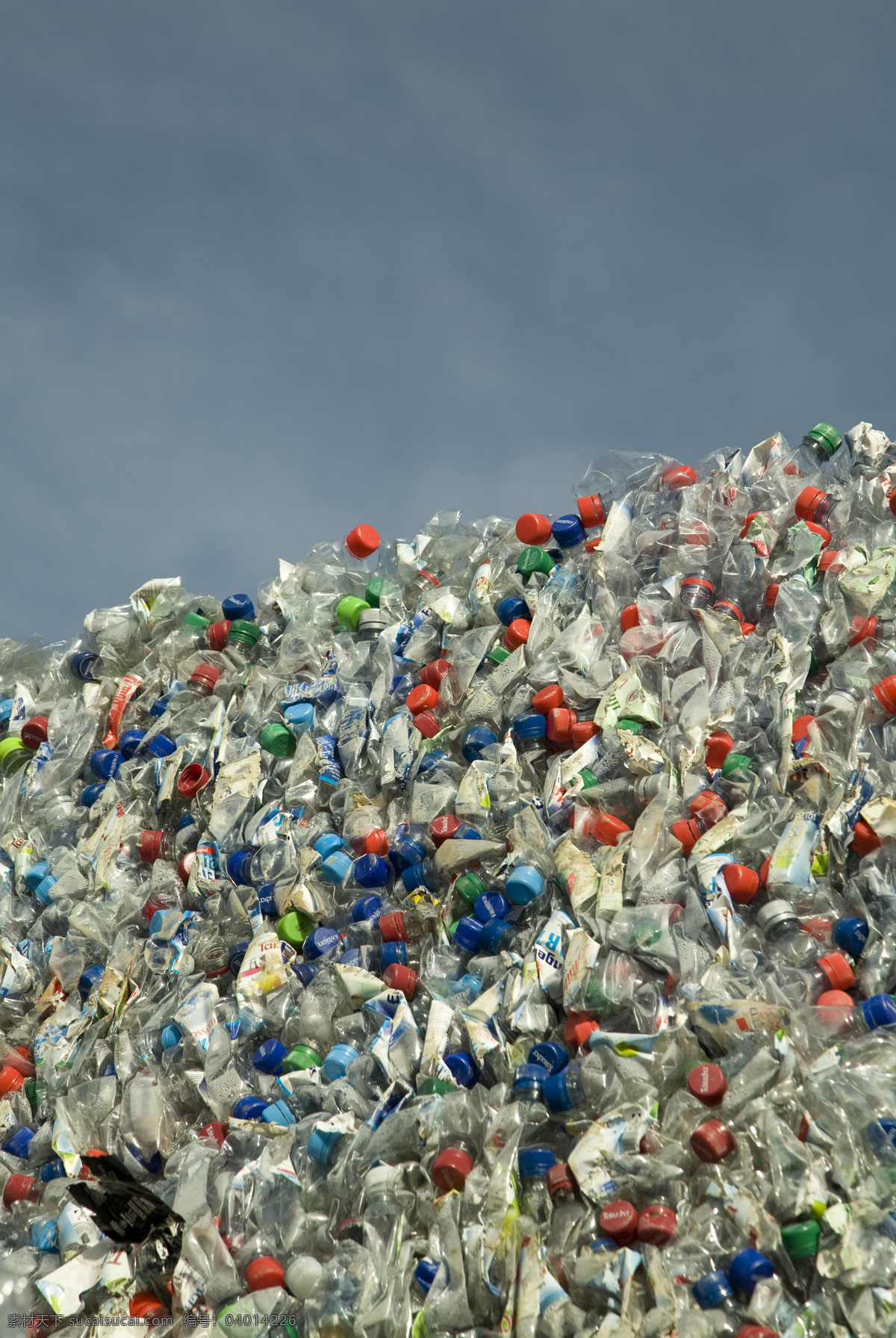 回收利用 易拉罐 塑料瓶 可乐瓶 饮料瓶 回收站 循环利用 垃圾站 废品回收 能源节能环保 生活百科