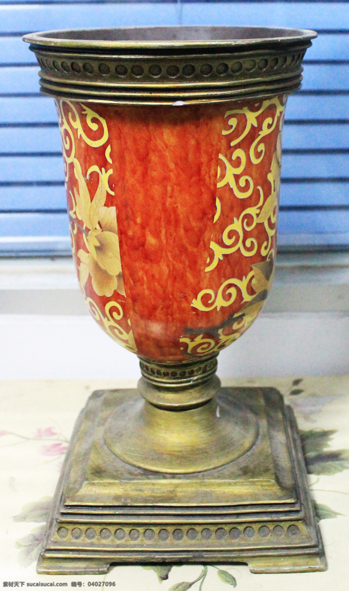 欧式花瓶 创意花瓶插花 创意 花瓶 插花 红色花瓶 鲜花 米白色 大气 欧式风格花瓶 文化艺术 家居生活 生活百科