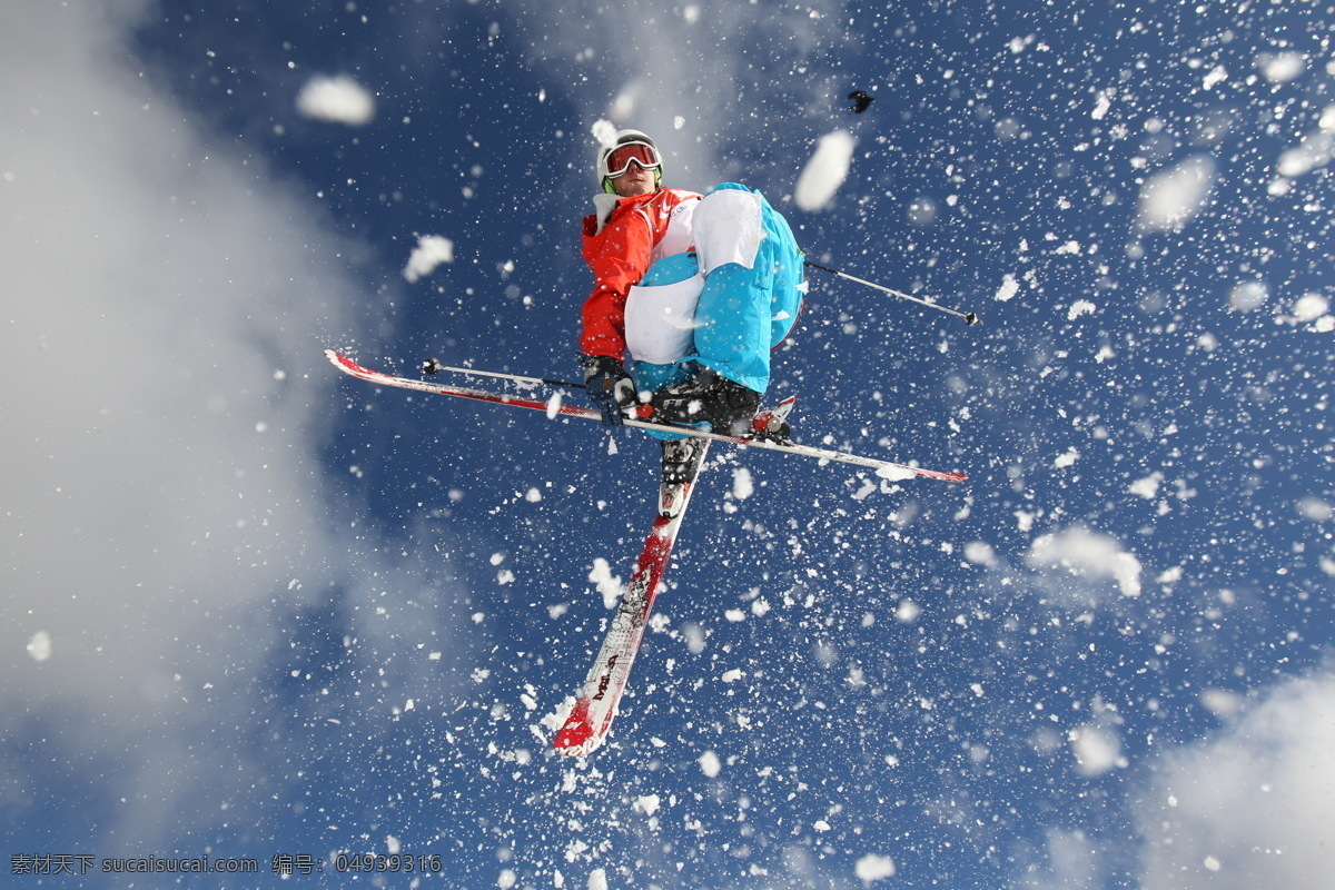 滑雪摄影 滑雪 运动 极限 飞跃 滑雪板 滑雪场 雪山 挑战 刺激 寒冷 蓝天 运动摄影 文化艺术 体育运动 蓝色