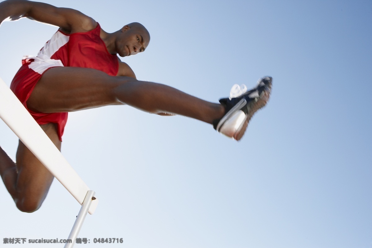 黑人 跨栏 运动员 体育运动 体育项目 体育比赛 外国人 男性 跑步 短路 跨跃 跨栏运动员 摄影图 高清图片 生活百科
