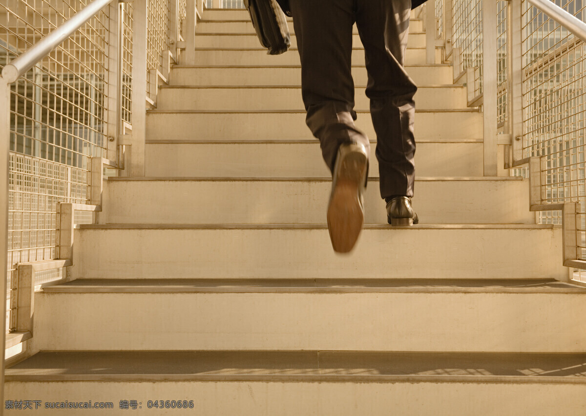 走 楼梯 商务 男人 商业素材 职业人物 商务男性 成功男人 白领 职场 赶时间 走楼梯 商务人士 人物图片