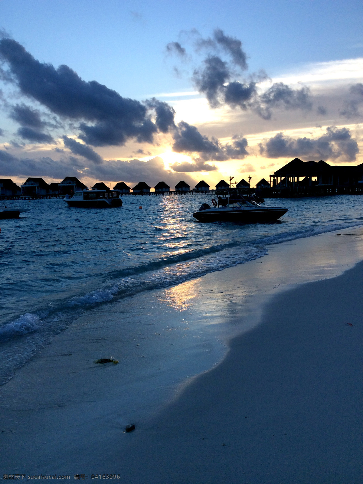 马尔代夫 马尔代夫沙滩 马尔代夫海滩 马尔代夫风光 蓝色 绿色 马尔代夫海景 天堂岛 海岛摄影 木桥 海景 旅游摄影 国外旅游