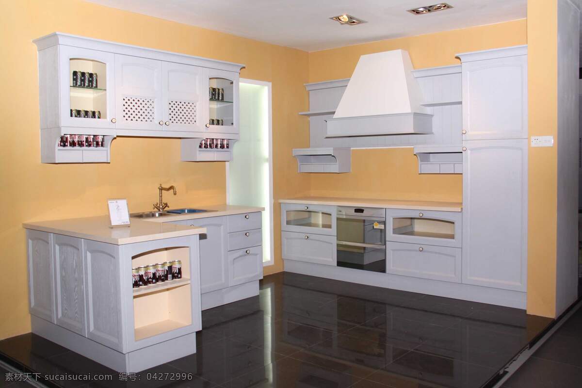 厨房 室内设计 环境设计 厨房室内设计 欧式风格厨房 配以白色厨柜 橙色墙面 看到 会 食欲 感 家居装饰素材