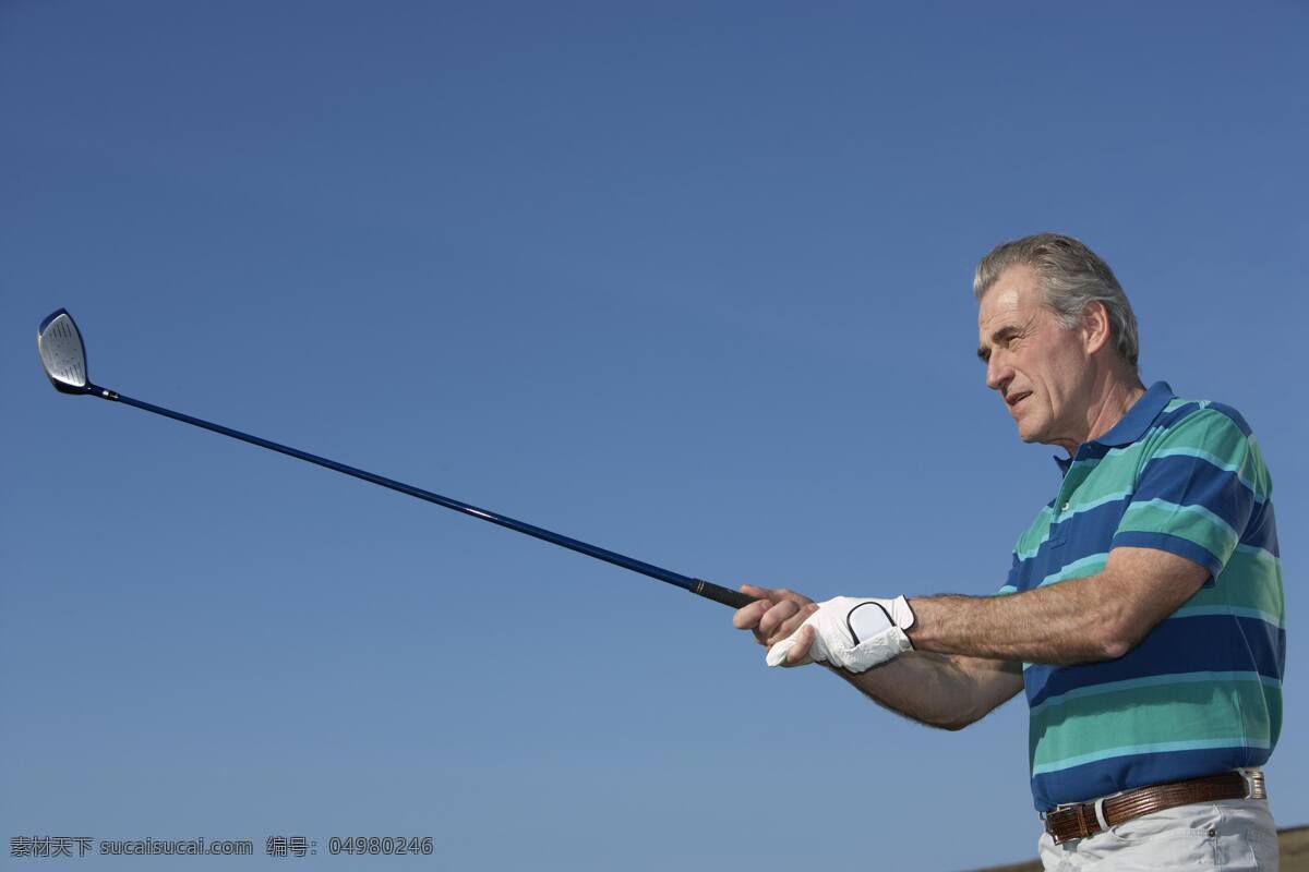 高尔夫 大叔 设计素材 高清jpg 意气风发 老人 打高尔夫 运动的老人 身体健康 硬朗 户外 阳光下 男人 老人图片 人物图片