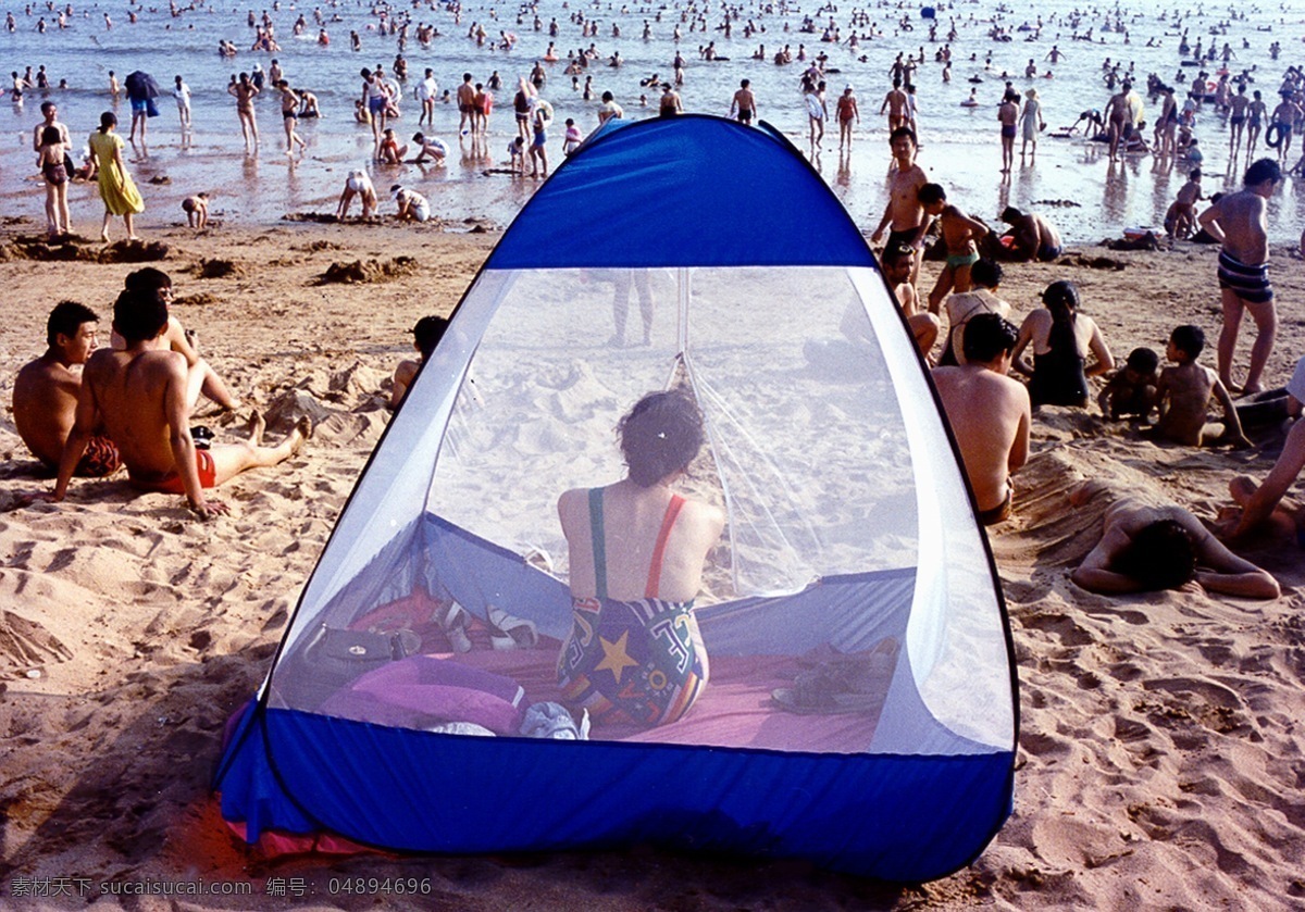 海滩 上 人们 大海 中 享受 大自然 美 浴 女人 透明 帐篷 观赏 美丽 旅游摄影 国内旅游 摄影图库