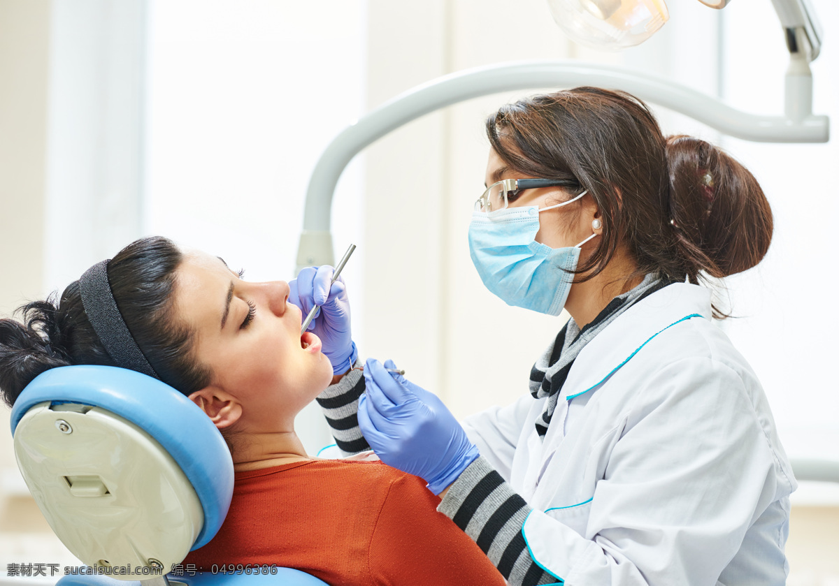 美女 看 牙齿 牙医 疗护理 医疗卫生 医生 外国美女 牙科 医疗器材 医疗护理 现代科技