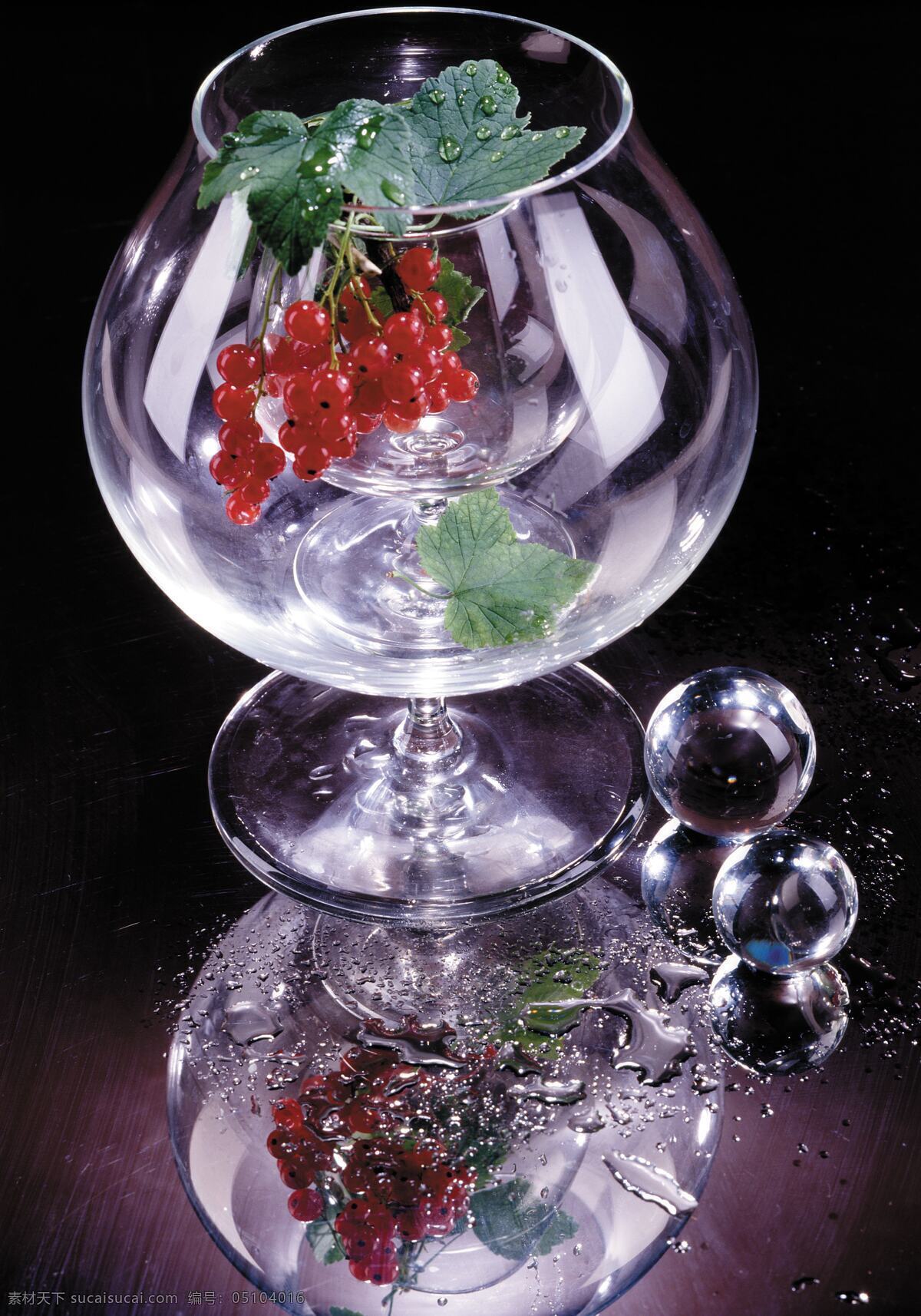 杯中情 玻璃杯 葡萄 透明玻璃杯 葡萄美酒 黑加仑 下午茶 餐饮美食 餐具厨具