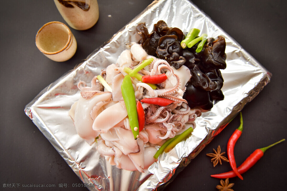 锡纸鱿鱼 木耳 锡纸 鱿鱼 八爪鱼 餐饮美食 传统美食