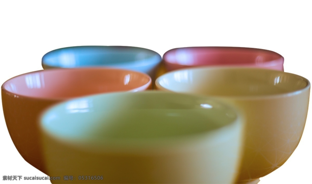 实物 图 彩色 碗 免 扣 元素 五颜六色 餐具 器皿 红色 蓝色 橙色 圆形 厚重 餐桌用品 家具 食物