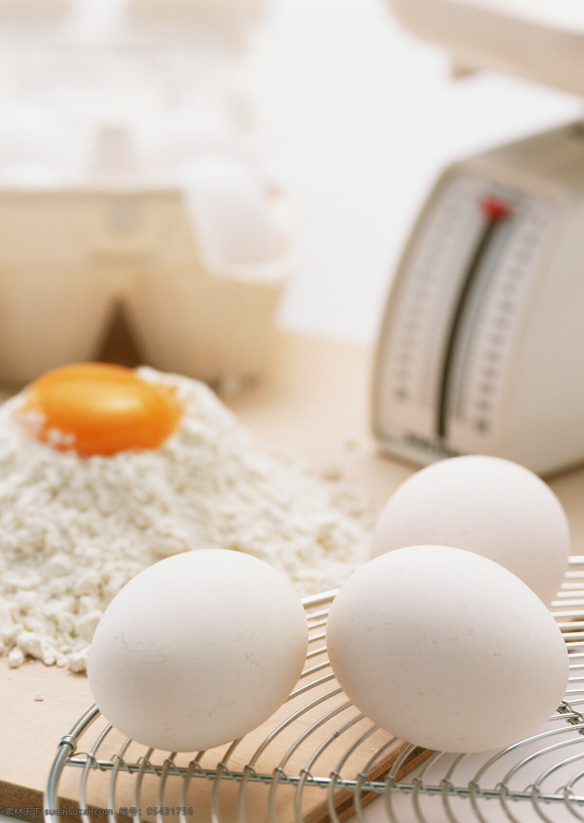 鸡蛋 面粉 擀面杖 蛋黄 面板 搅拌 美食 面食 手工 家庭 食物原料 餐饮美食 食材原料