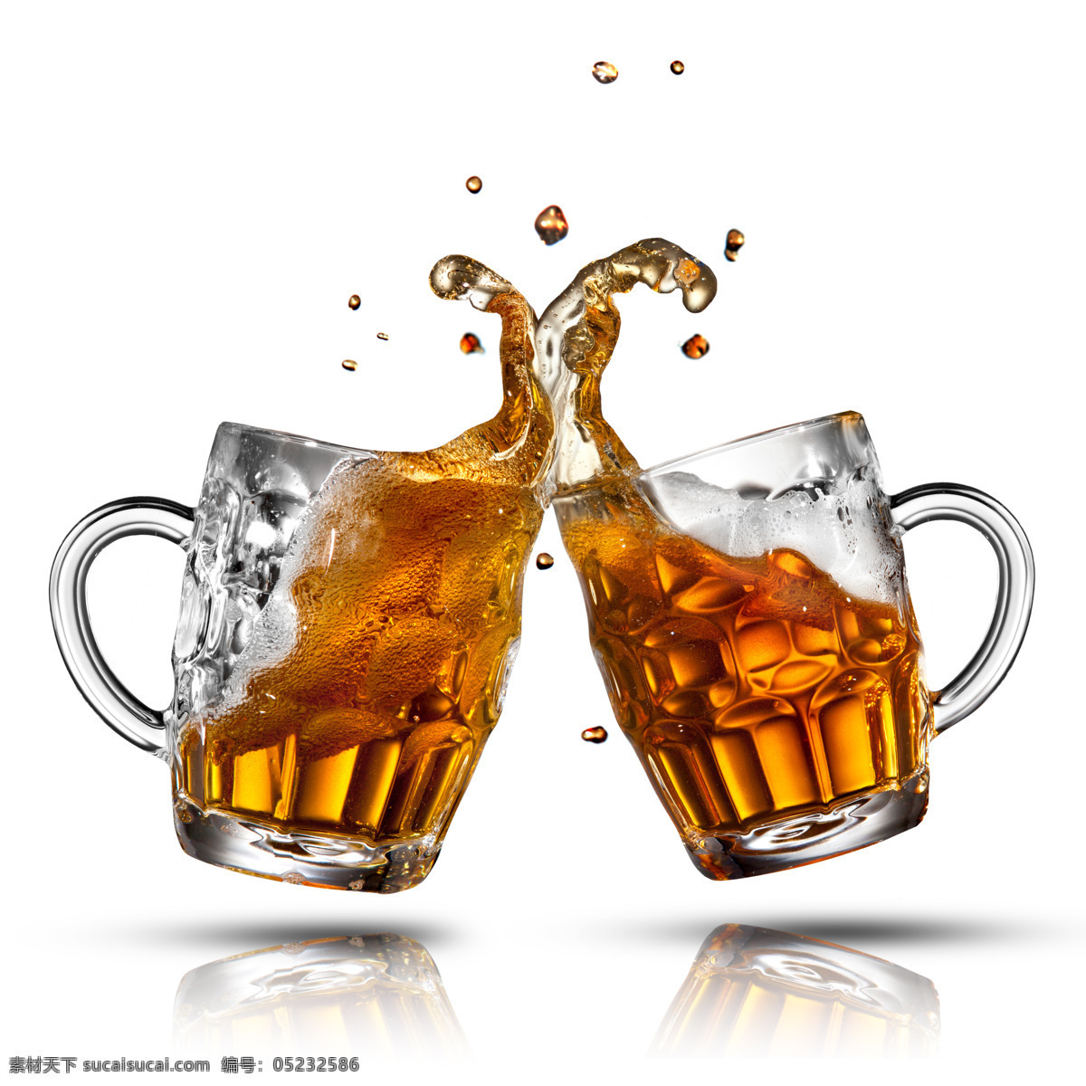 啤酒图片素材 饮料 酒类 啤酒 啤酒杯 干杯 碰杯 泡沫 水花 溅出 酒类图片 餐饮美食