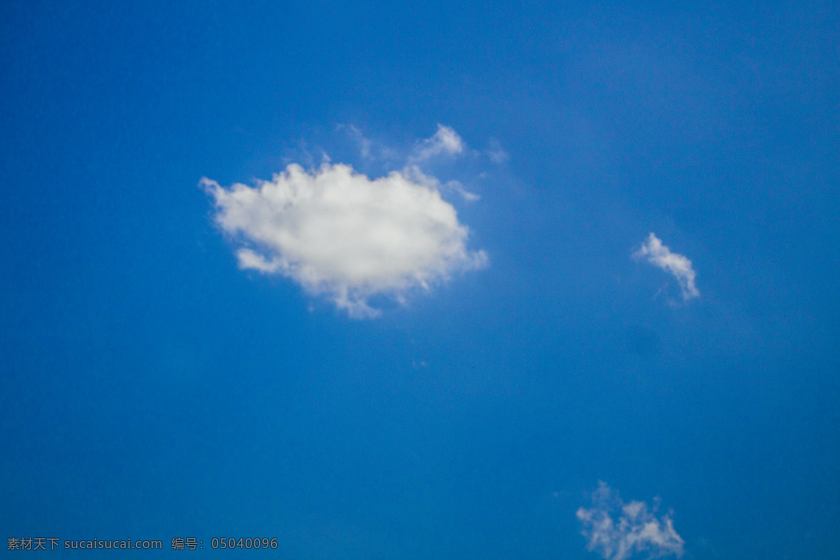 简洁 天空 白云 文艺 唯美 云朵 云 蓝天 商用 照片