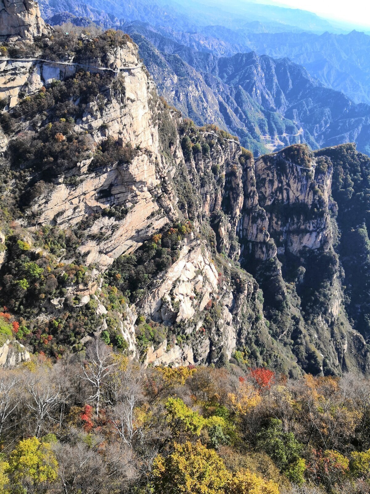 悬崖 高山 山坡 蓝天 白云 树林 山脉 太行山 旅游摄影 自然风景