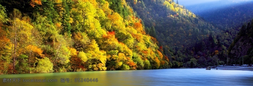 美丽彩林 树林 山 绿水 湖水 彩林