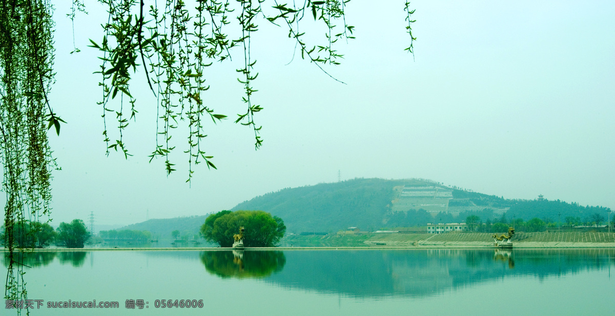 春风又绿江南 水 狮子 柳条 高山 旅游摄影 自然风景 摄影图库