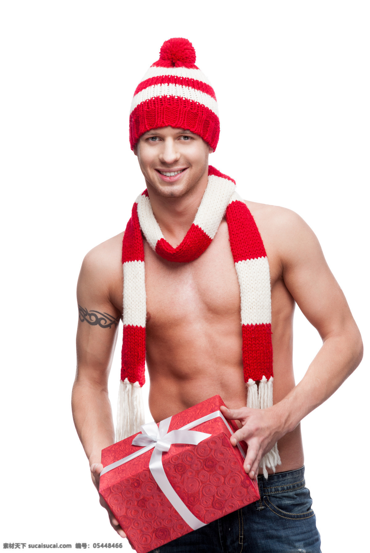 抱 礼物 圣诞 装 男人 圣诞装 外国男性 圣诞礼物 礼品 礼包 围巾 圣诞节素材 新年素材 节日庆典 生活百科