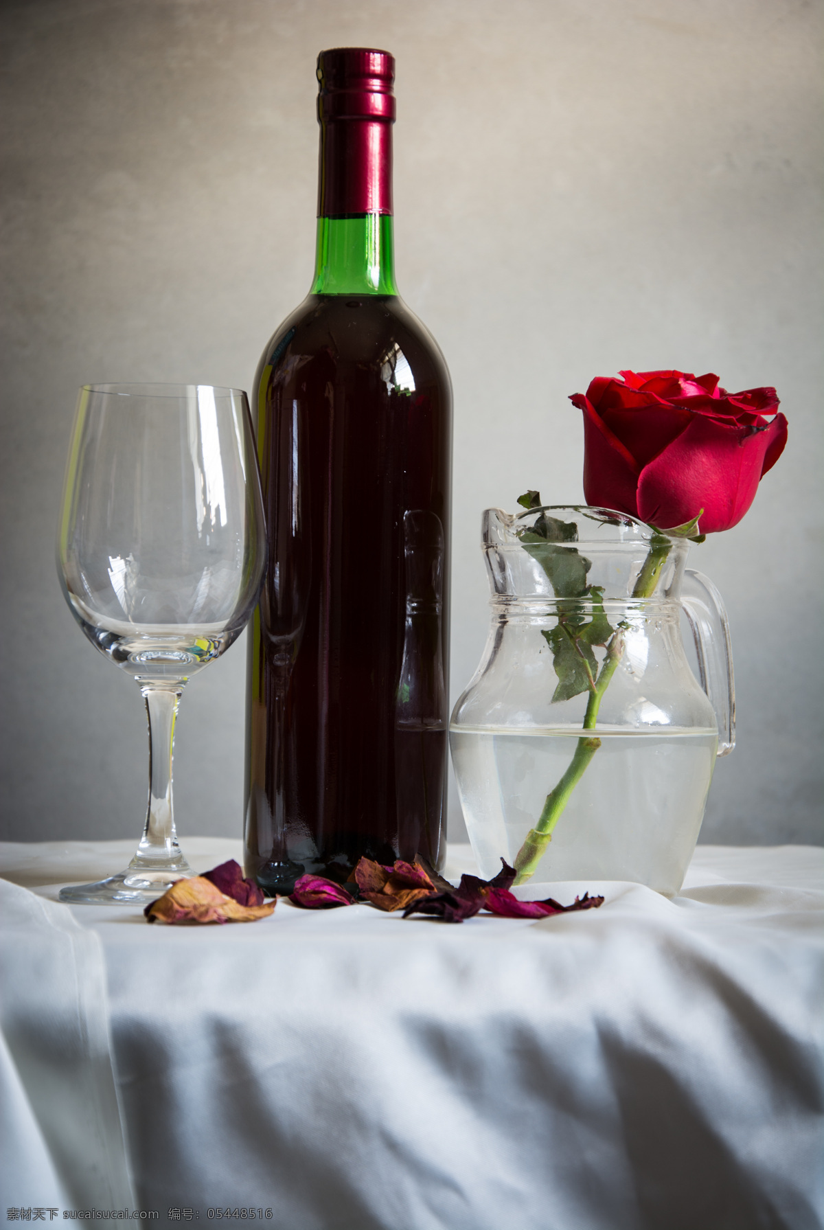 玫瑰花 红酒 高角杯 花瓣 酒类图片 餐饮美食