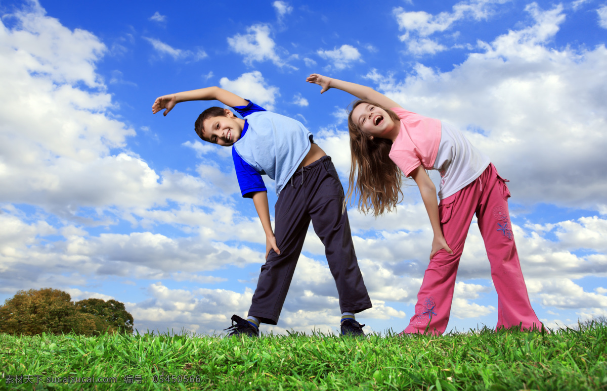 做 体操 儿童 外国儿童 孩子 可爱 男孩 女孩 早操 锻炼身体 健康 儿童图片 人物图片