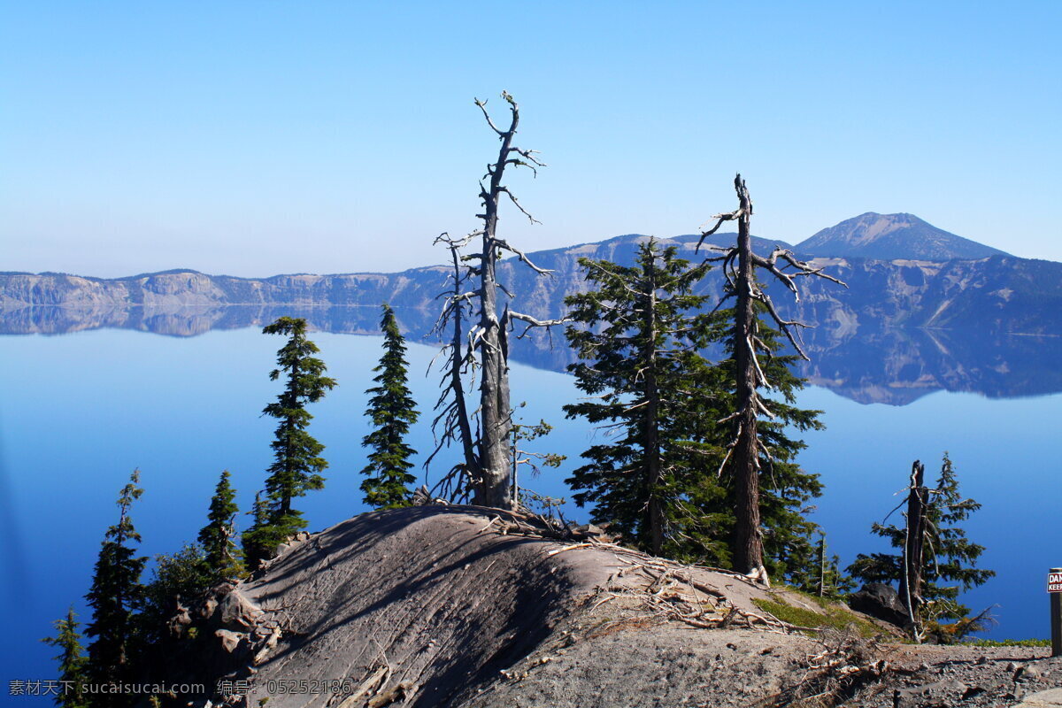 山水风光 湖光山色 高山 山脉 树木 水面 倒映 倒影 山水风景 自然景观