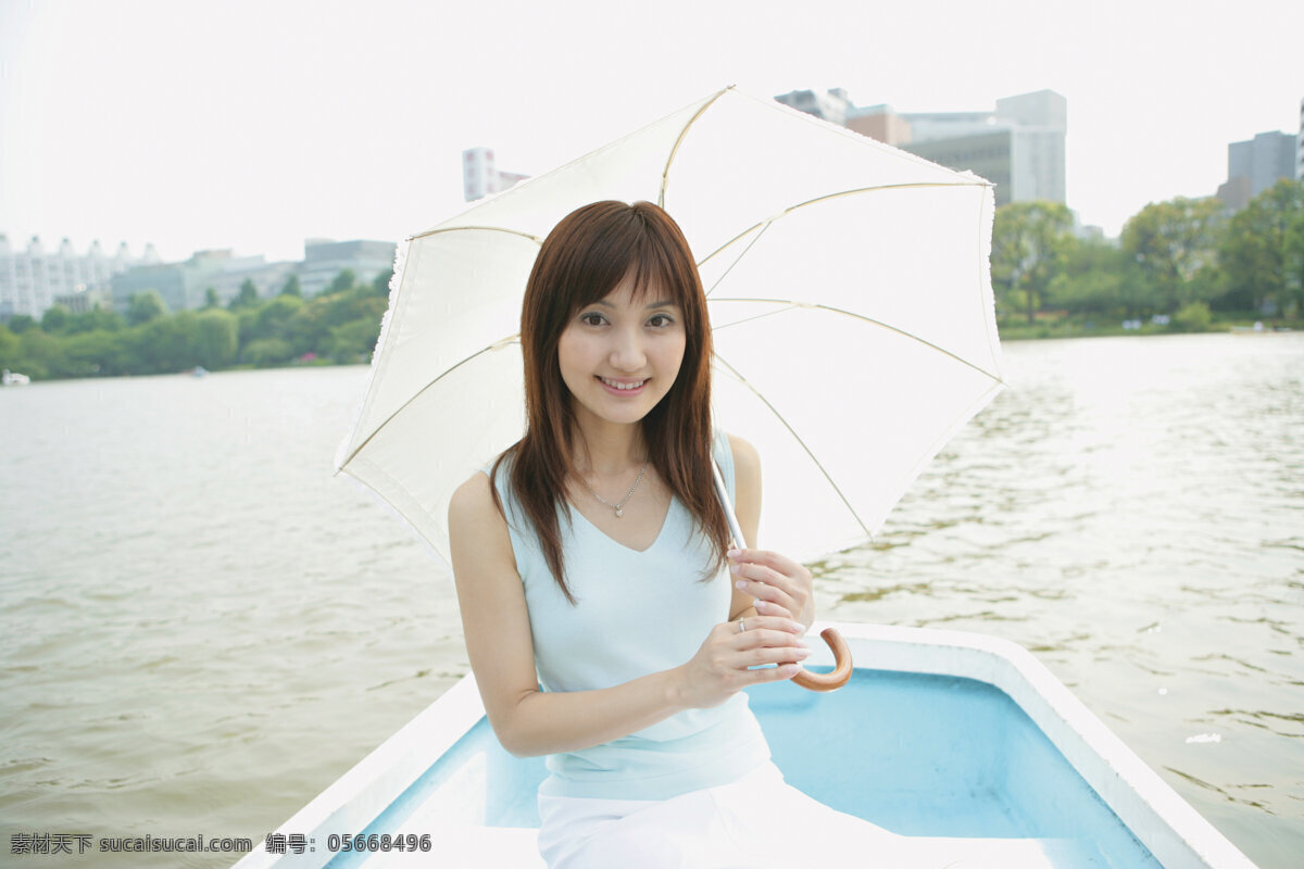 撑伞 美女图片 日本 东京 街头 都市生活 商业街 湖 东京旅游 国外旅游 旅游摄影 人物摄影 美女摄影 生活人物 人物图片