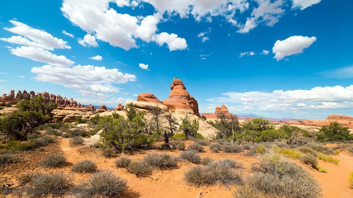 美国西部 峡谷 荒漠 沙化 岩石 蓝天 草垛 自然景观 自然风景 蓝色