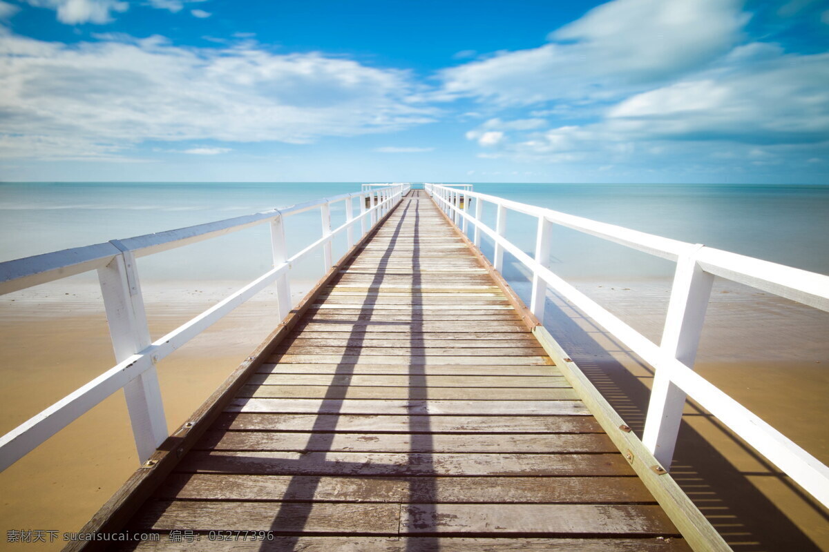 高清 海滩 木 栈道 海滩风光 木栈道景观 木板 栏杆 沙滩 大海 海景 海水 海边 蓝天 白云 天空 海边风光 自然风景