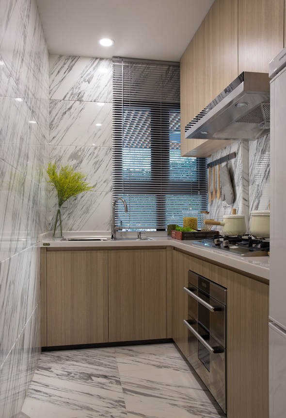 现代 简约 风 室内设计 厨房 窗户 效果图 料理台 白色 调 烤箱 抽油烟机 大理石墙面 家装