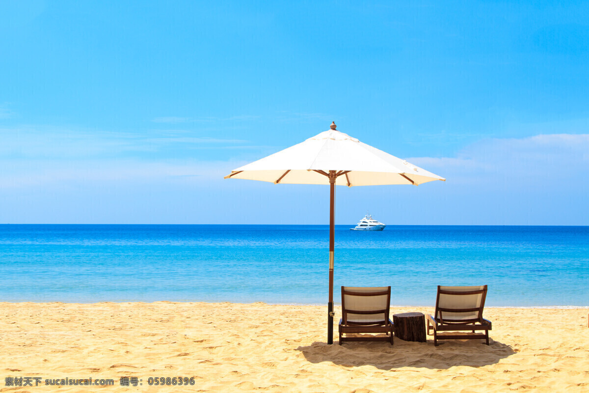 大海 沙滩 休闲 躺椅 遮阳伞 海边 海水 浪花 海浪 海滩 蓝天白云 闲躺椅 风景 海洋海边 自然景观 青色 天蓝色