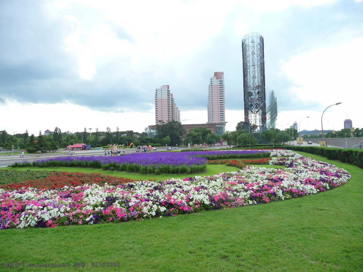 草地 草坪 城市 都市 房地产 风光 风景 钢结构 吉林 街景 吉林街景 花丛 花卉 鲜花 园林 高楼 铁架 广告牌 铁塔 薰衣草 蓝天白云 街心公园 街头 开放 开花 美景 景色 国内旅游 旅游摄影 矢量图