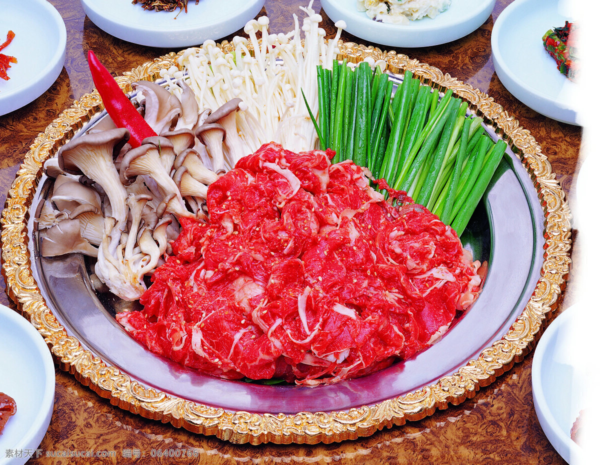 肥牛 火锅 牛柳 牛肉 酒店火锅 蘑菇 韭菜 红辣椒 金针菇 盘 生活百科 餐饮美食 设计图库 传统美食 摄影图库