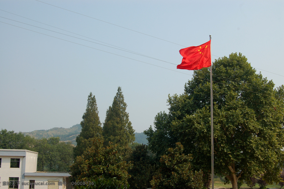 学校 升 国旗 红旗 升国旗 生活百科 生活素材 学校升国旗 学校国旗 国旗飘扬 psd源文件