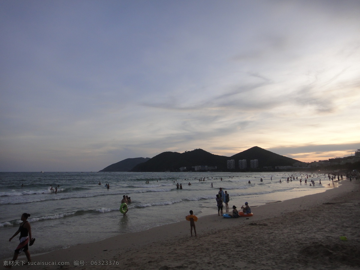 黄昏 海滩 海浪 黄昏海滩 旅游摄影 落日 三亚 山 大东海 三亚旅游 自然风景 psd源文件