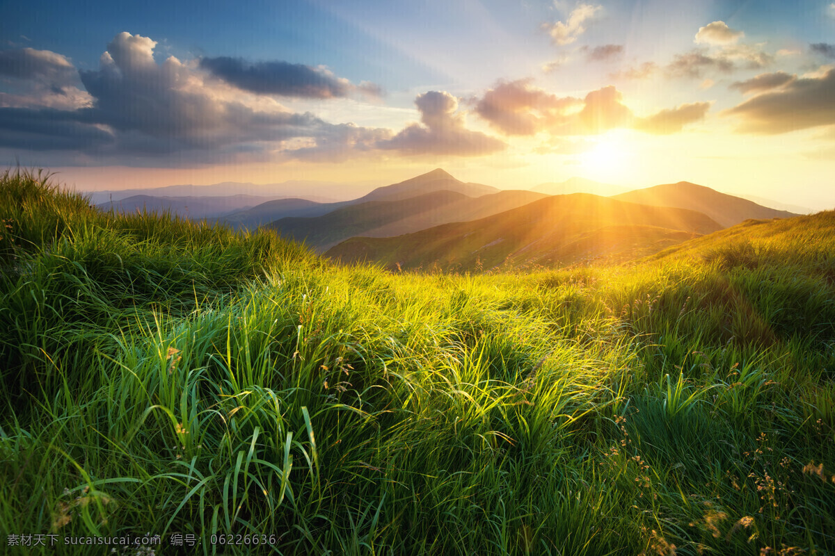 唯美 山顶 自然景观 高清 黄昏 傍晚 夕阳 自然美景 山峰风景 山峰美景 山顶风景 山脉风景 景色 自然风景 树木 山脉 草地 草丛 天空 云彩 云朵 彩霞 黑色