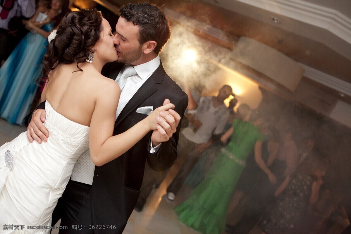 舞会 上 接吻 新人 男人 女人 情侣 情侣图片 人物图片