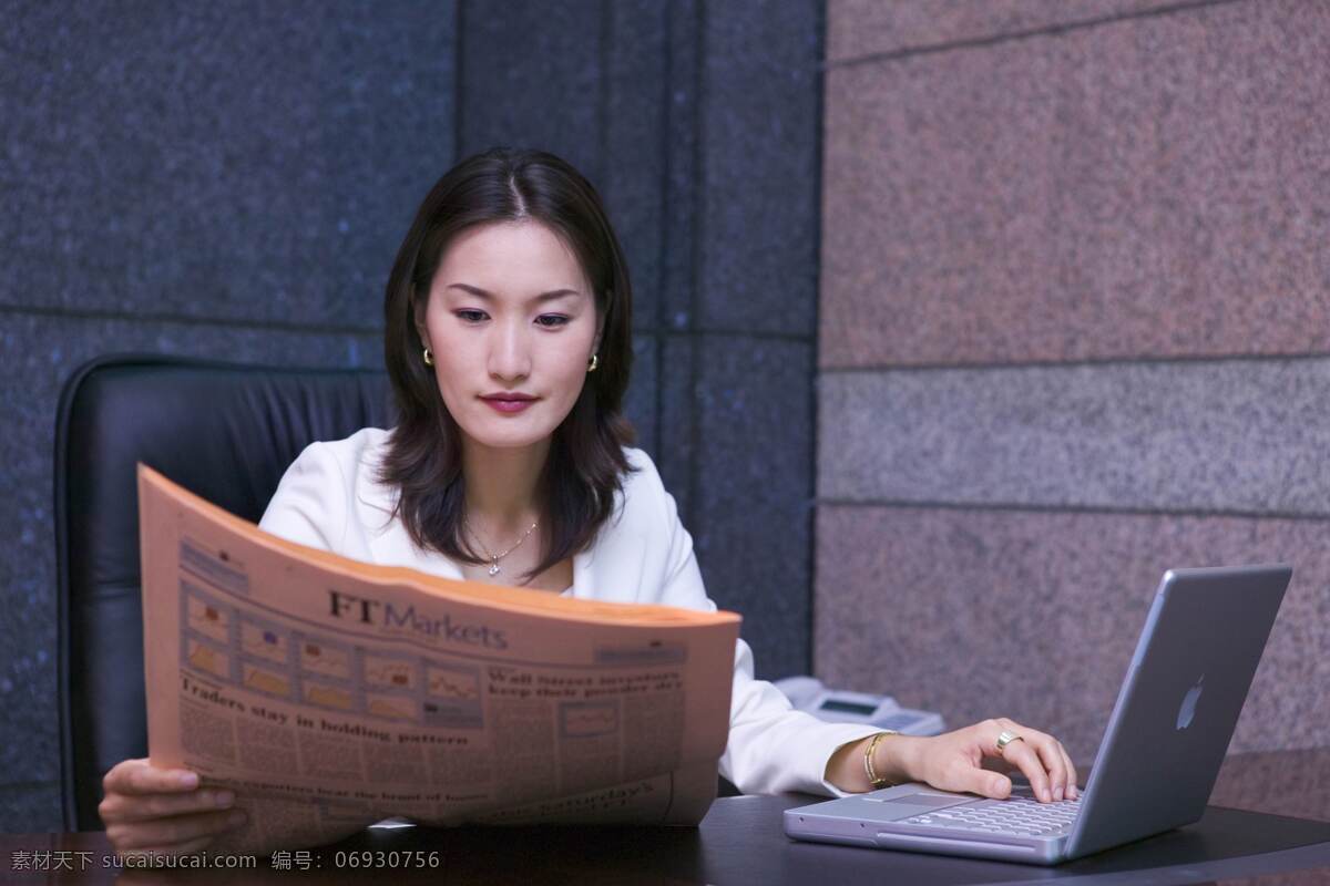 看报 办公 商务 美女图片 商业活力 商业人物 职业人物 职场 白领 职业女性 美女 商务美女 自信 成功女士 商务人士 人物图片
