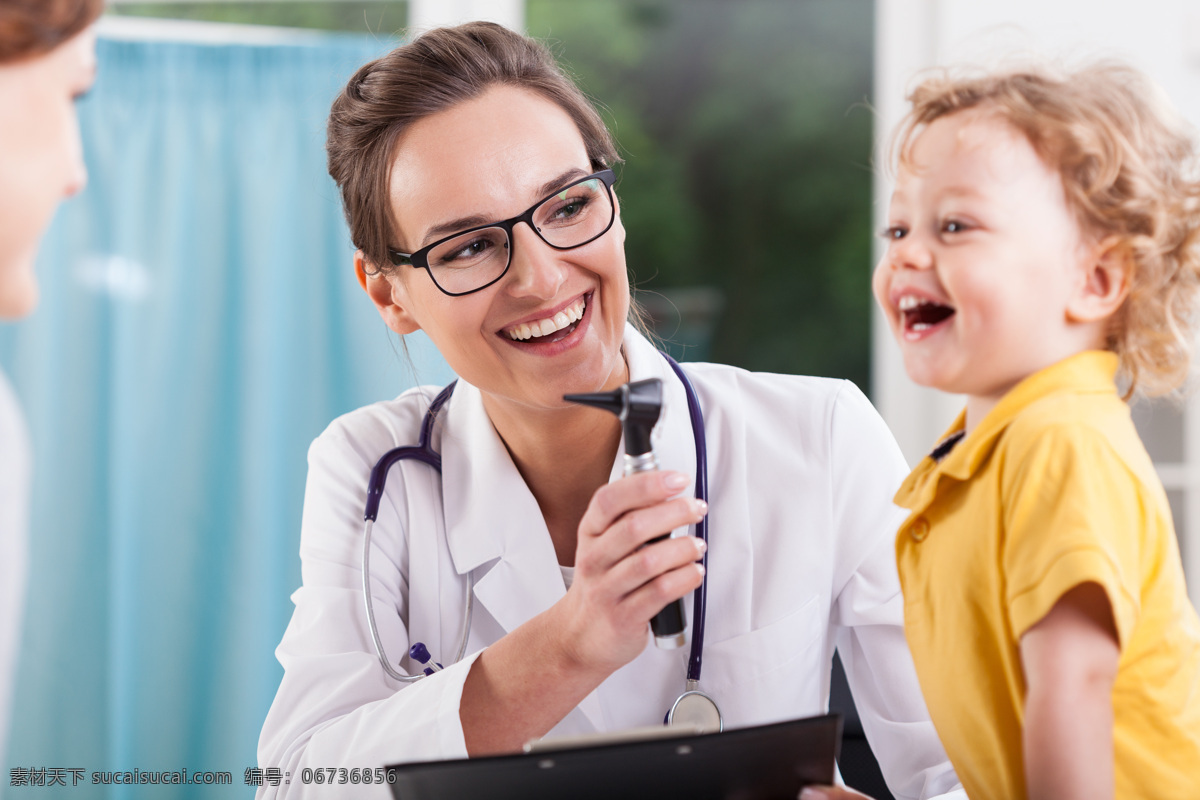 医生 小 男孩 医生与小男孩 小男孩 儿童摄影 外国儿童 小孩 儿童幼儿 医疗护理 现代科技