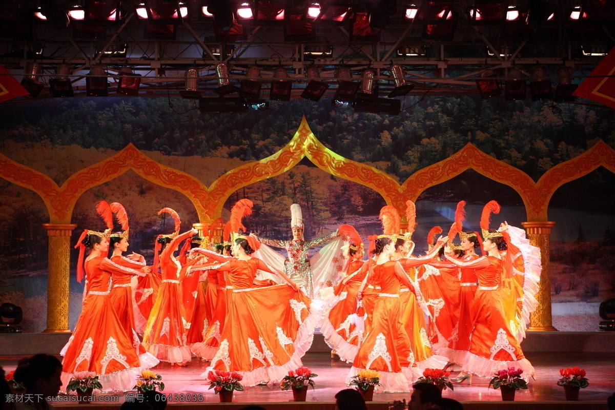 维吾尔族 欢歌笑语 民族 跳舞 文化艺术 舞蹈 舞蹈音乐 弹奏 psd源文件